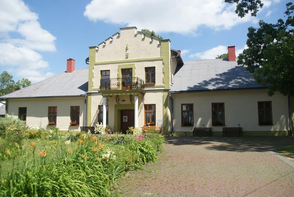 Dworek Mlynarza Затор Экстерьер фото
